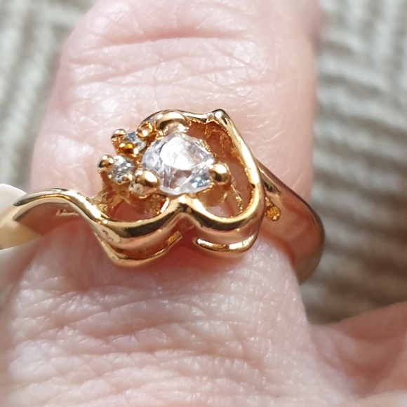 NEW. Sz.5, Vintage. Petite Heart CZ Goldtone Ring Lady Remington - Picture 4 of 13